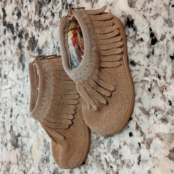 Tucker + Tate Kids Fringe Booties Size 4 M Leather Hard Outer Sole Brown Suede. - Picture 1 of 5